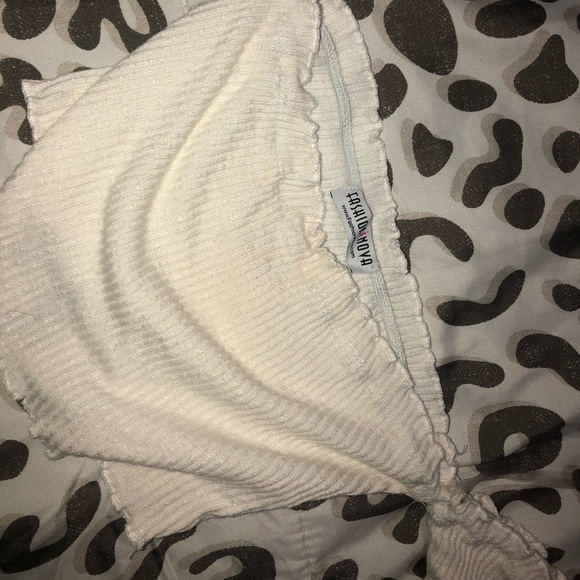 Fashion Nova Long sleeve crop top - Picture 3 of 5